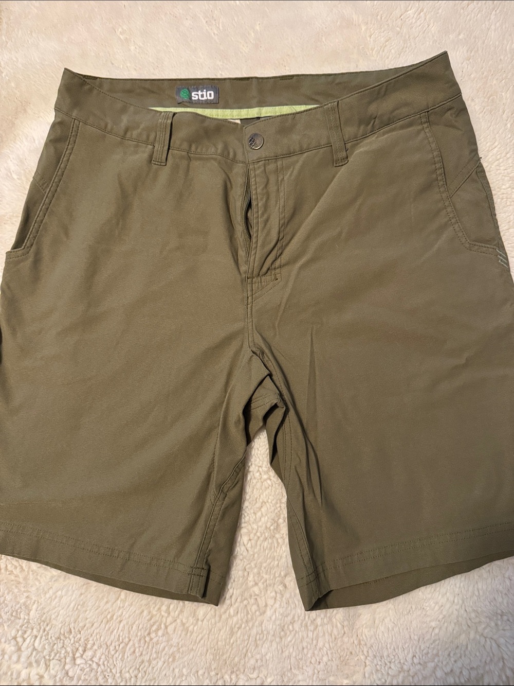 Stio Men's Olive Flat-Front Active Shorts